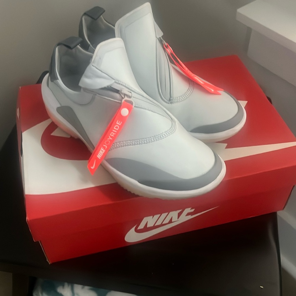 Excellent used, but barely worn condition - Nike Joyride Optik